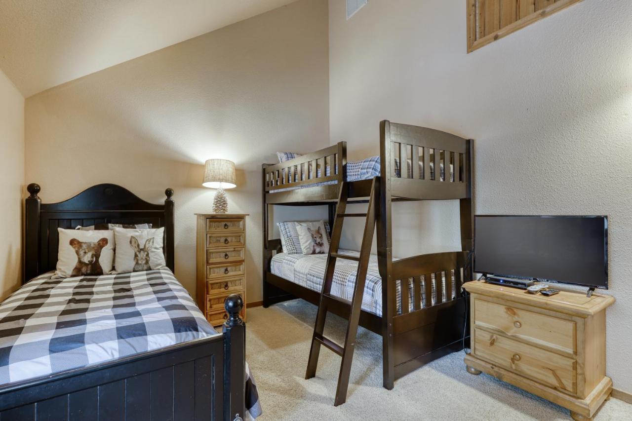 2 Conifer Villa Сънривър Екстериор снимка