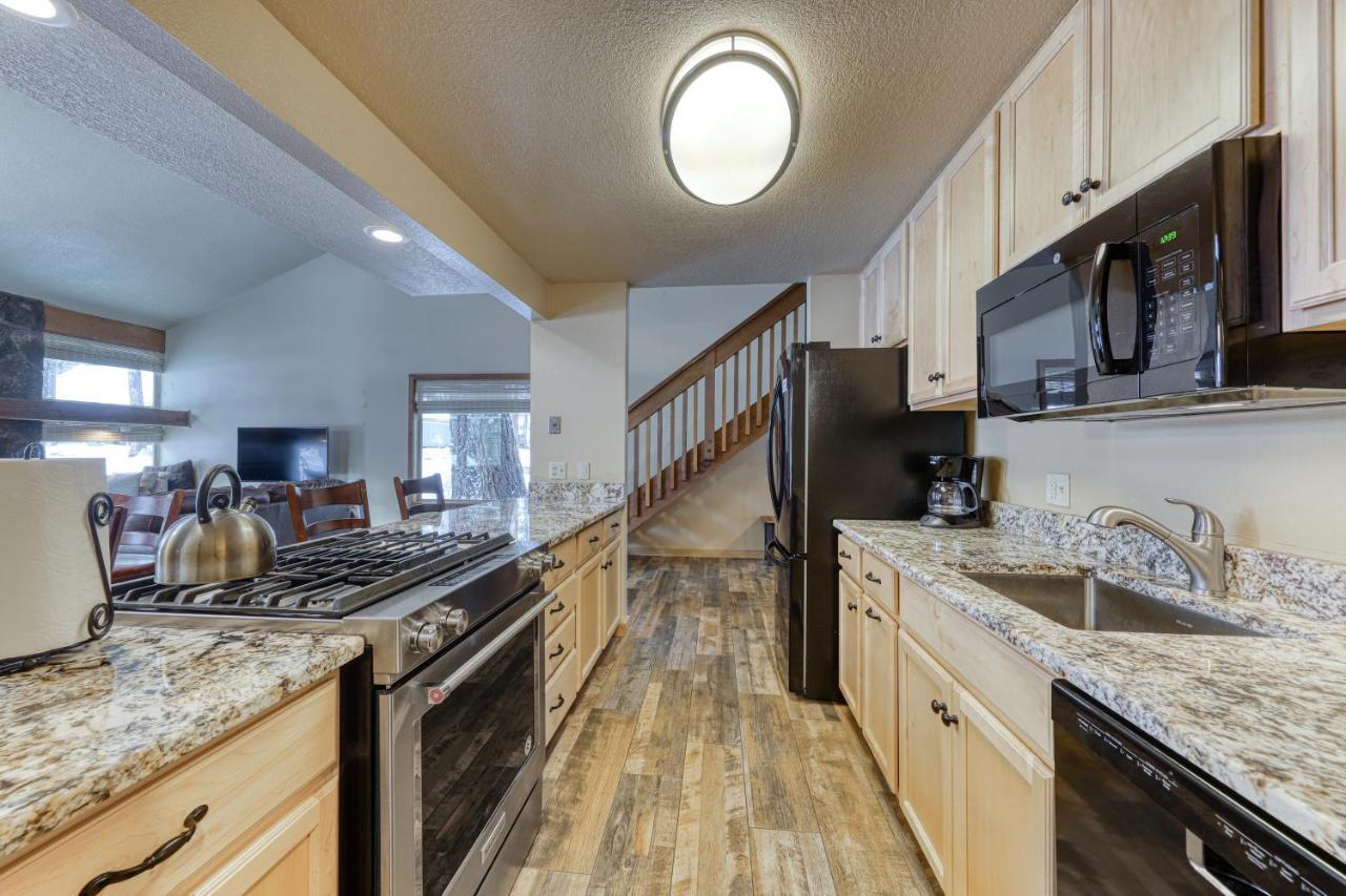 2 Conifer Villa Сънривър Екстериор снимка